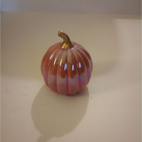 🆕🎃Bullseye Playground Pink Irridescent Ceramic Pumpkin Decor - Picture 2 of 8